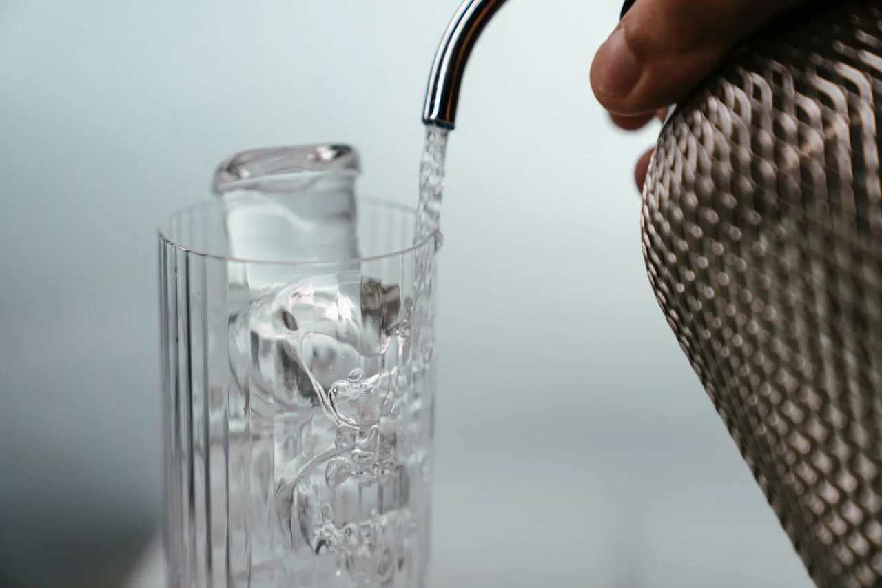 O highball japonês: whisky, soda e uma obsessão por gelo