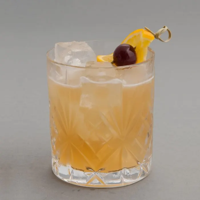 Whisky em coquetéis: bourbon, centeio, escocês e qual usar em cada drink
